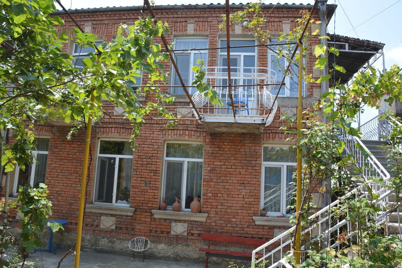 Friends House Hotel Koetaisi Buitenkant foto
