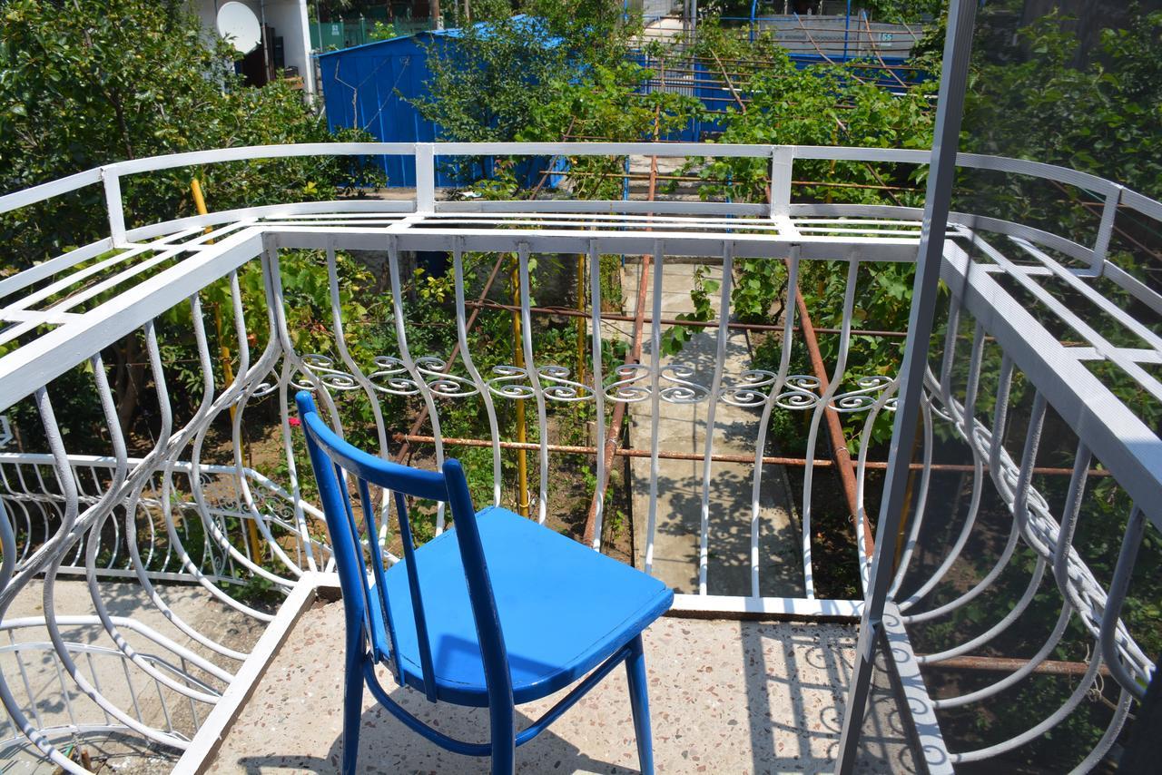 Friends House Hotel Koetaisi Buitenkant foto