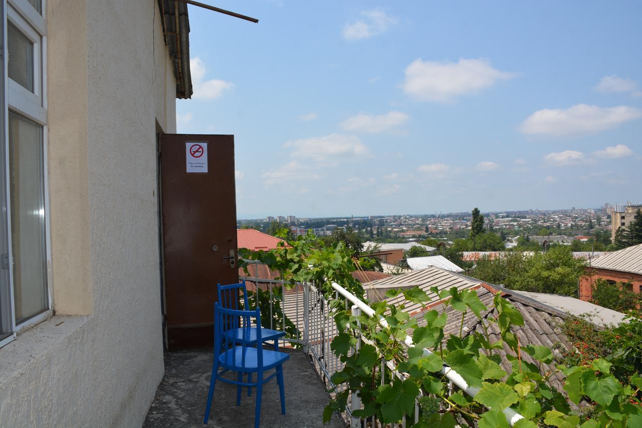 Friends House Hotel Koetaisi Buitenkant foto