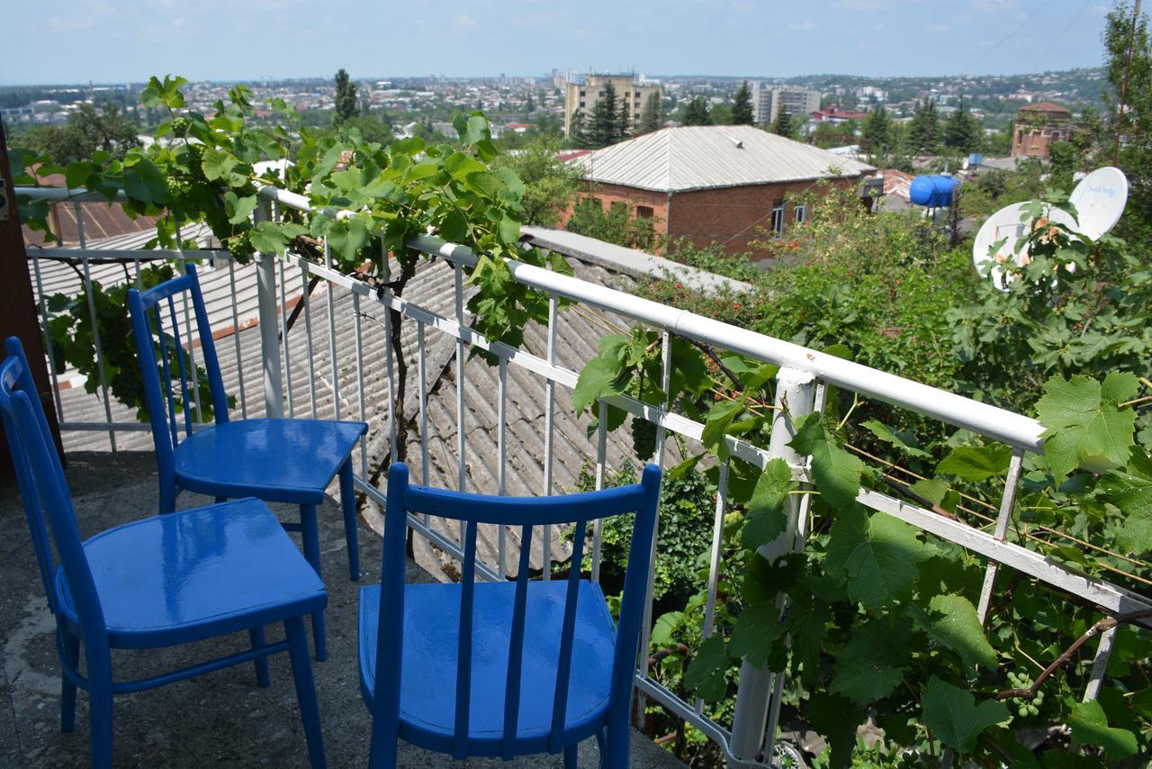 Friends House Hotel Koetaisi Buitenkant foto