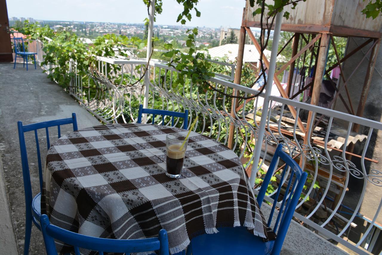Friends House Hotel Koetaisi Buitenkant foto