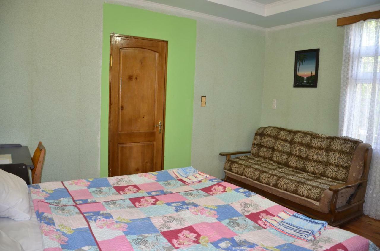 Friends House Hotel Koetaisi Buitenkant foto
