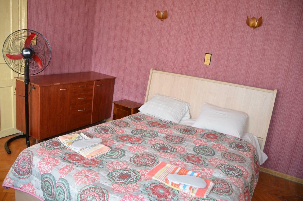 Friends House Hotel Koetaisi Buitenkant foto